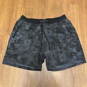 Lululemon Men’s Athletic Shorts, Black Pattern, Size XL.